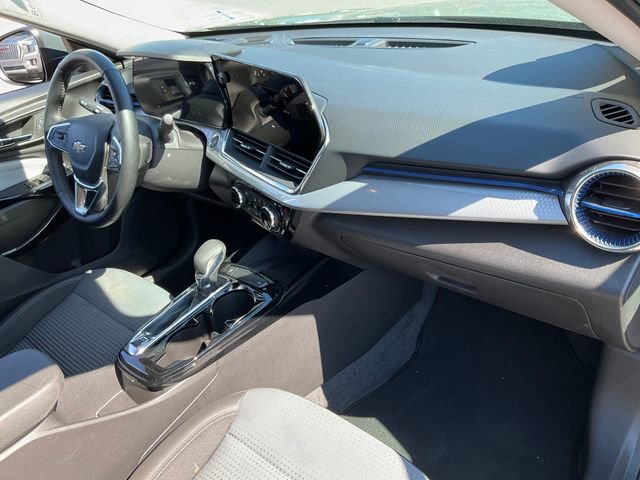 Used 2025 Chevrolet Trax LT w/ Sunroof Package image 20