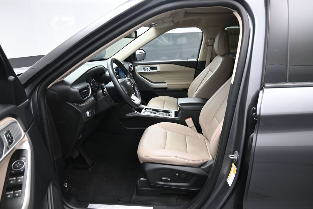Used 2022 Ford Explorer Limited w/ Equipment Group 301A AWD/4WD image 9