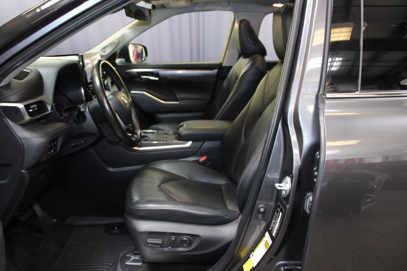 Used 2024 Toyota Highlander Platinum AWD/4WD image 37