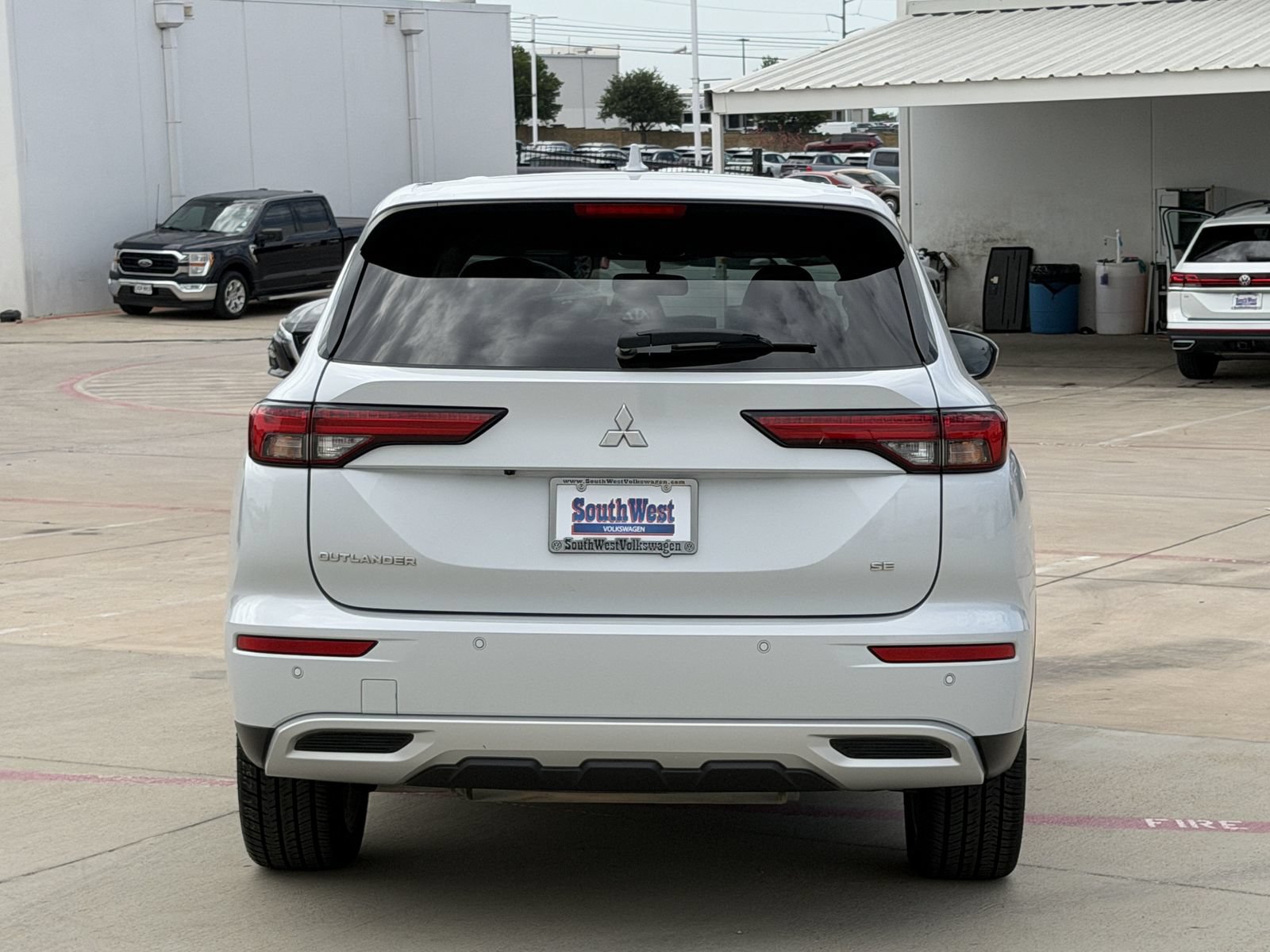 Used 2023 Mitsubishi Outlander SE FWD image 6