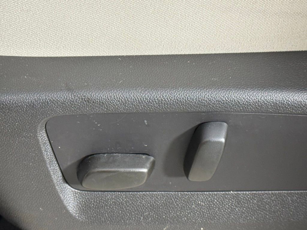 Used 2023 Buick Envision Avenir image 23