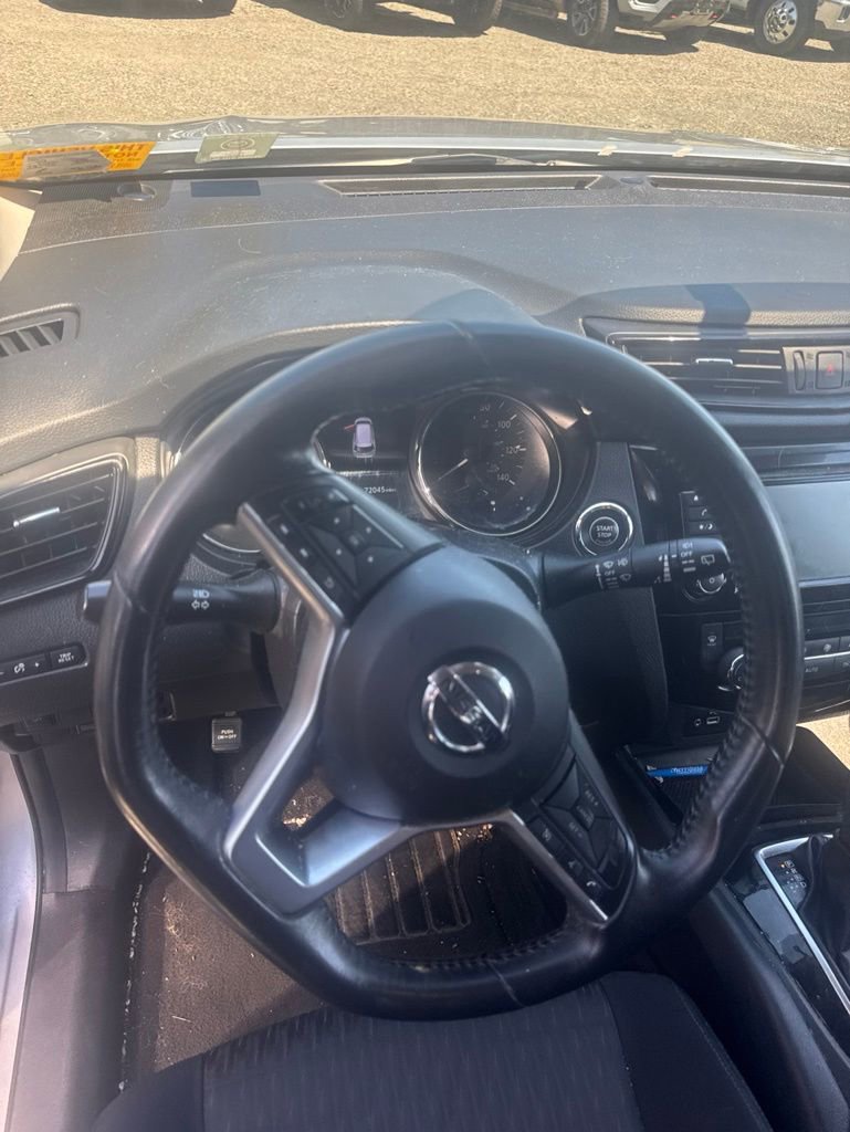 Used 2018 Nissan Rogue SV AWD/4WD image 16