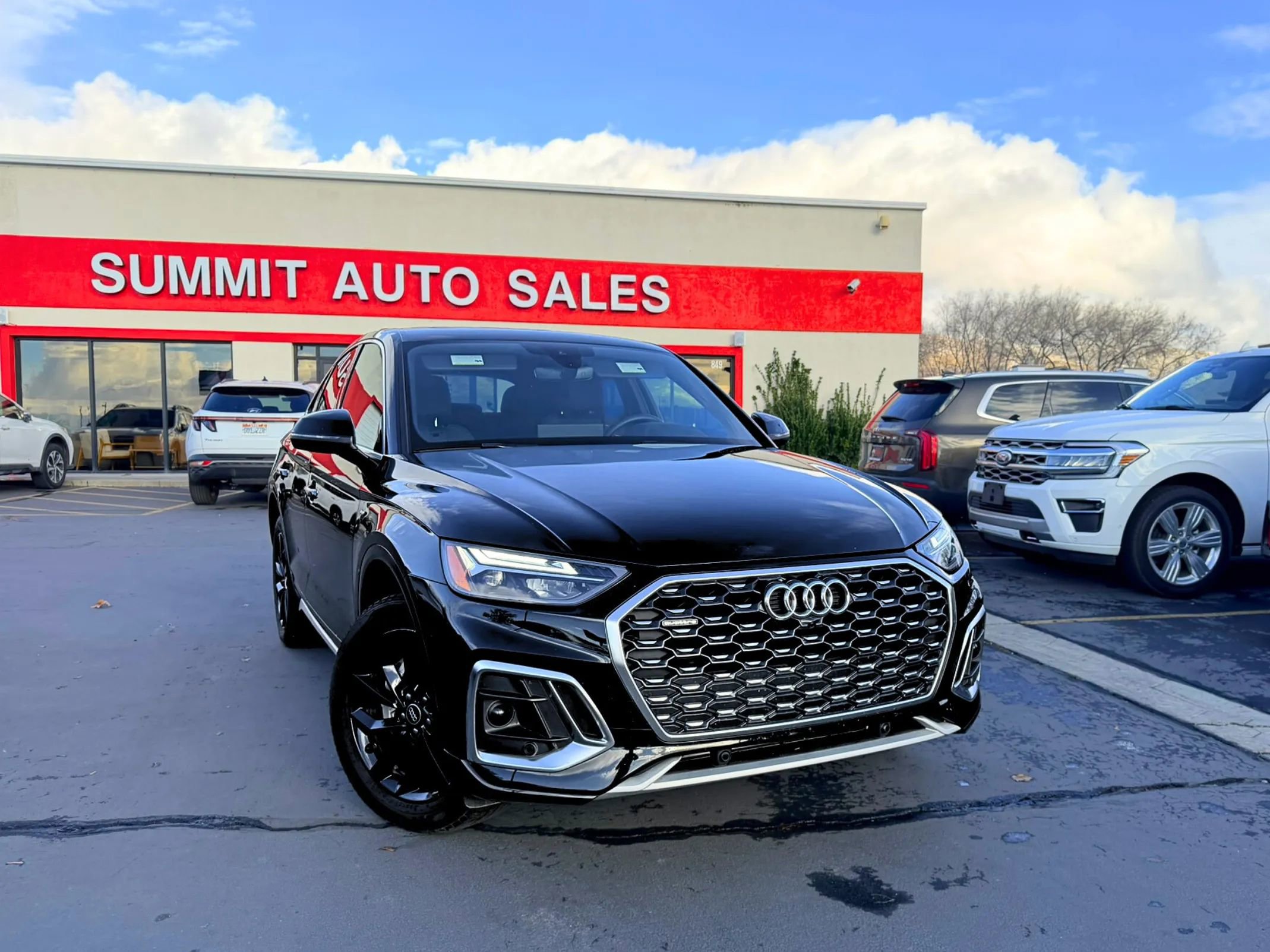 Used 2024 Audi Q5 2.0T Premium w/ Convenience Package image 2