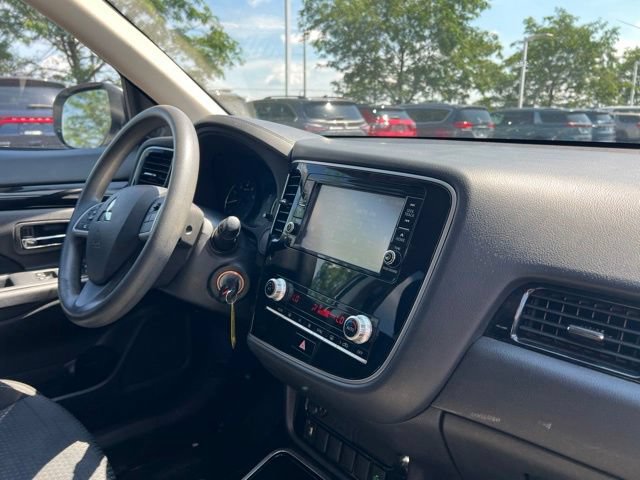 Used 2020 Mitsubishi Outlander ES FWD image 32