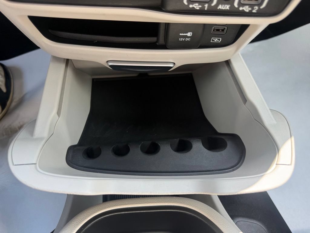 Used 2022 Chrysler Pacifica Touring-L AWD/4WD image 22