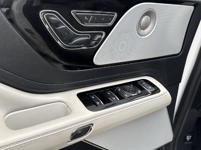 Used 2025 Lincoln Aviator Reserve w/ Equipment Group 201A AWD/4WD image 17