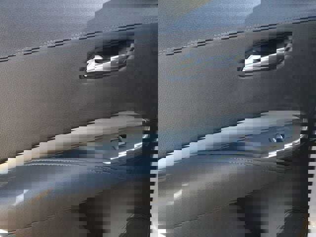 Used 2022 Cadillac XT4 Premium Luxury w/ Enhanced Visibility Package image 16