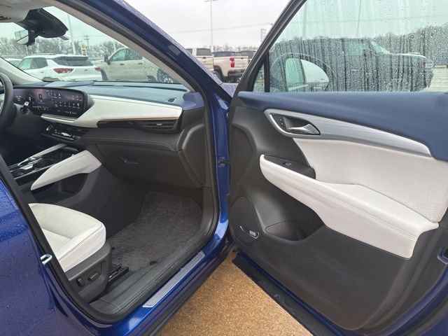 Used 2024 Buick Envision Avenir image 23