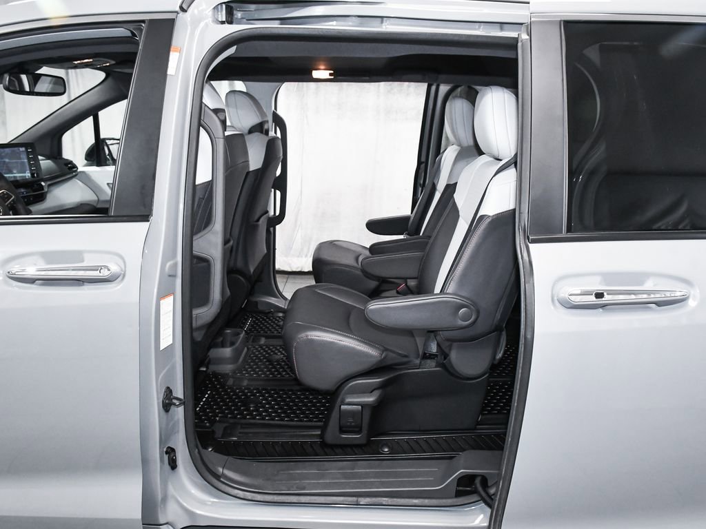 Used 2024 Toyota Sienna XSE image 62