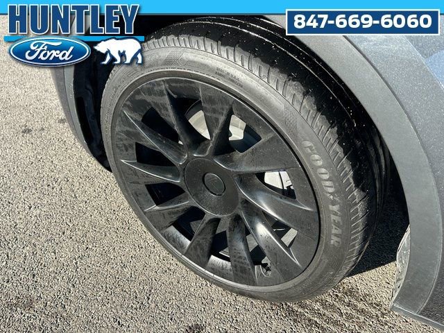 Used 2022 Tesla Model Y Long Range image 8