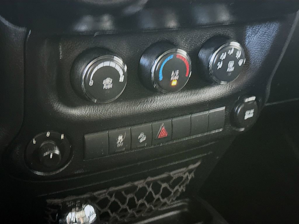 Used 2015 Jeep Wrangler Unlimited Sport w/ Quick Order Package 24S AWD/4WD image 18