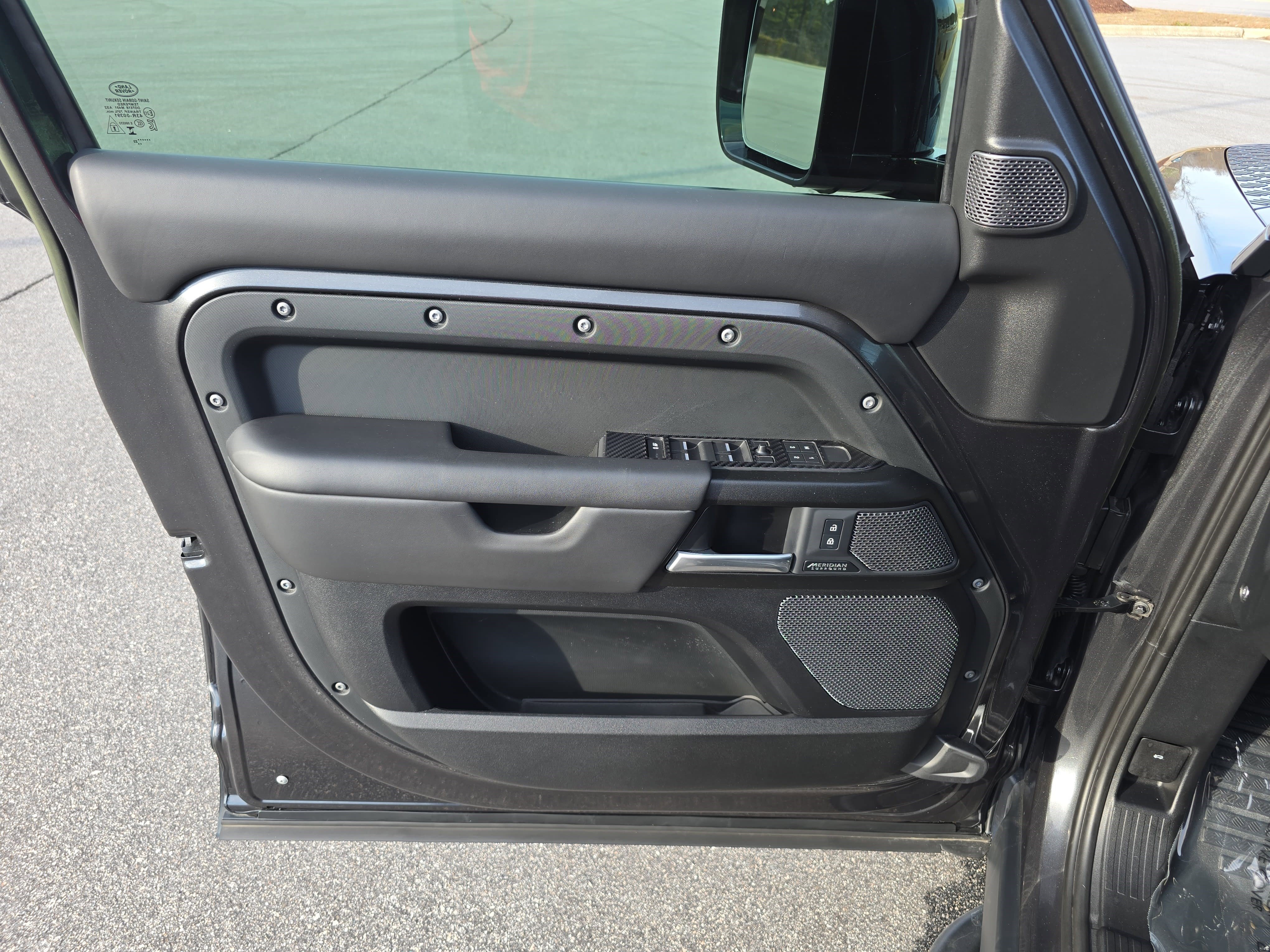 Used 2023 Land Rover Defender 110 V8 image 27