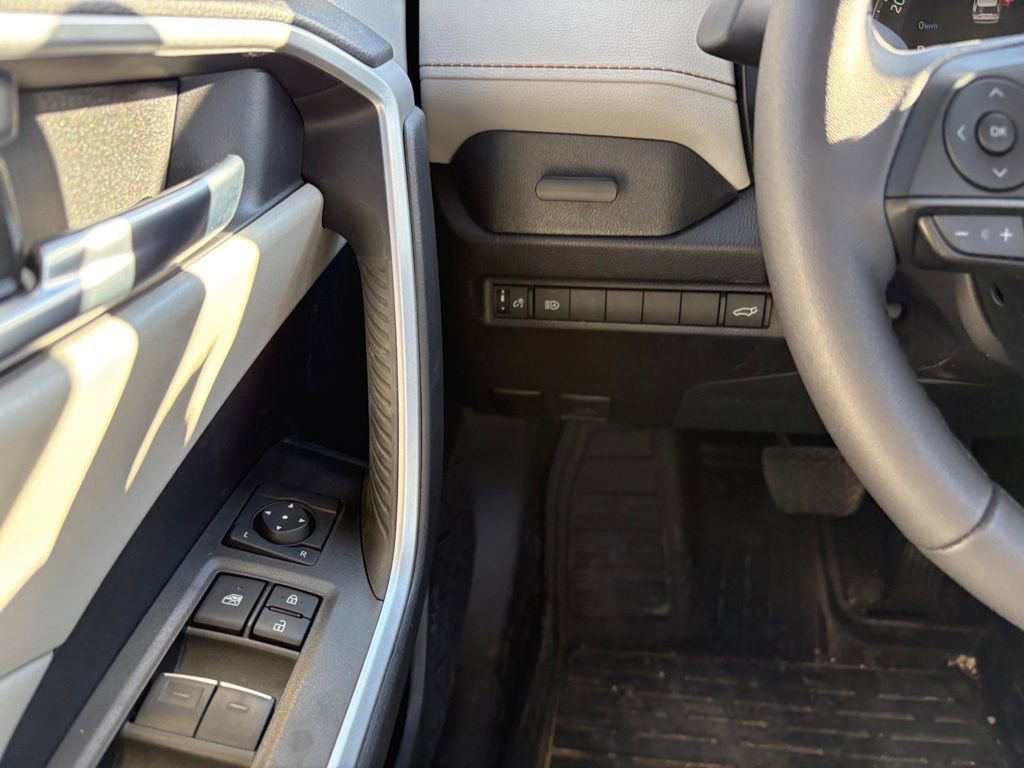 Used 2025 Toyota RAV4 XLE Premium image 18