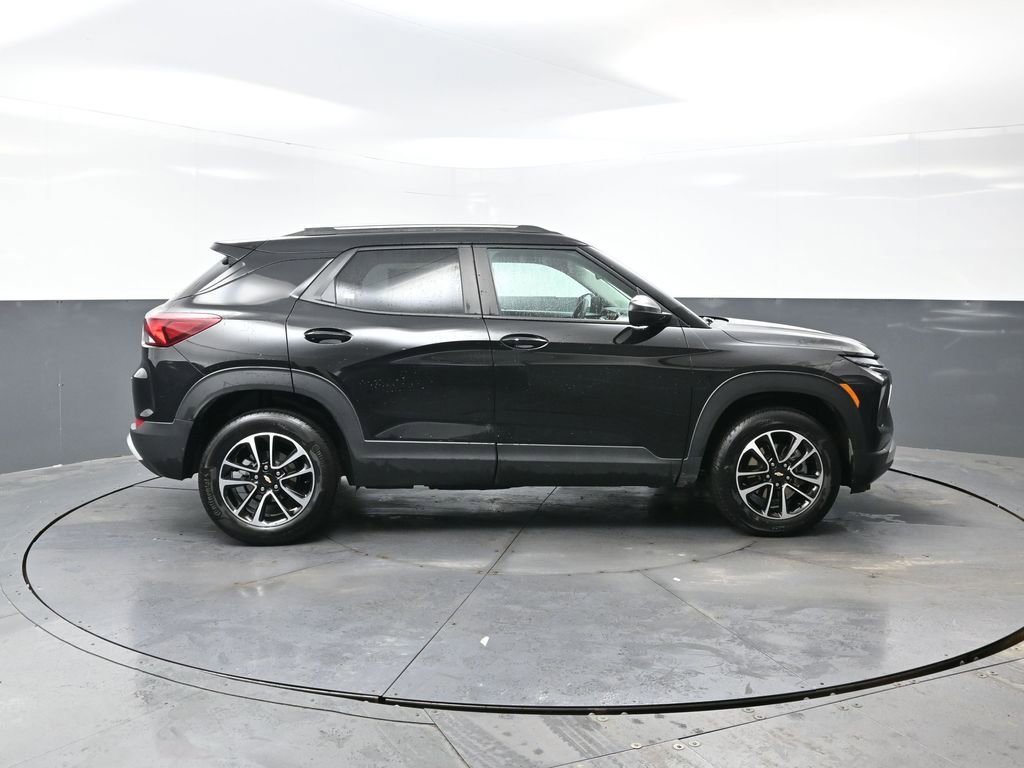 Used 2025 Chevrolet TrailBlazer LT w/ Driver Confidence Package image 4