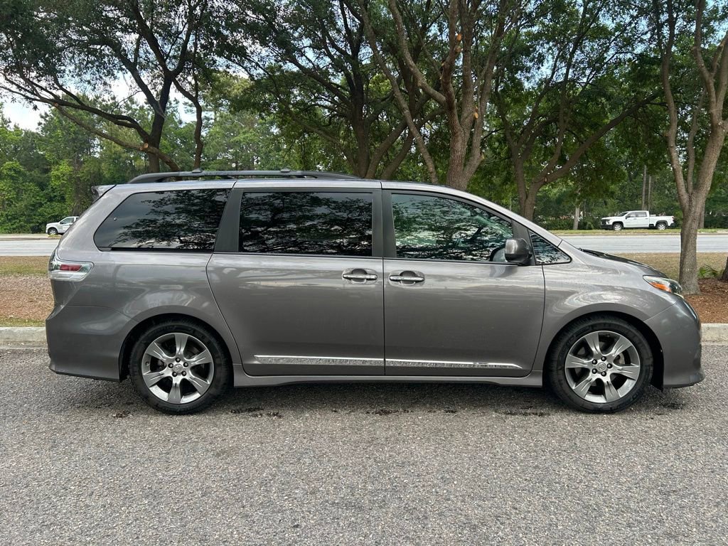 Used 2015 Toyota Sienna SE w/ SE Preferred Package FWD image 5