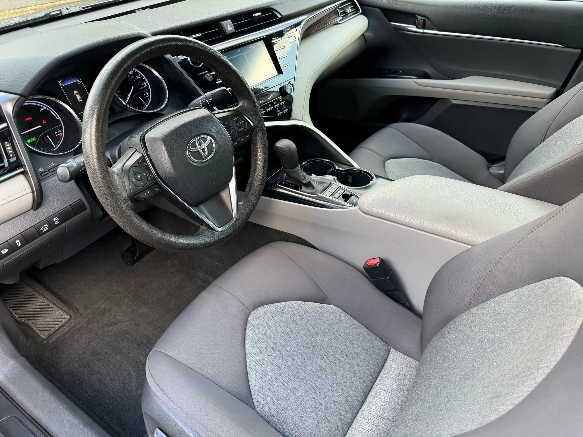 Used 2020 Toyota Camry LE image 12