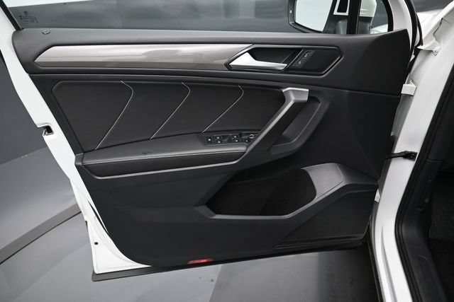 Used 2023 Volkswagen Tiguan SE FWD image 11