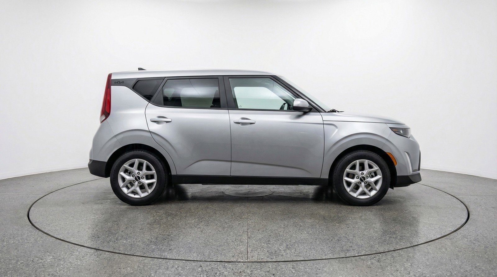 Used 2025 Kia Soul LX w/ LX Technology Package FWD image 11