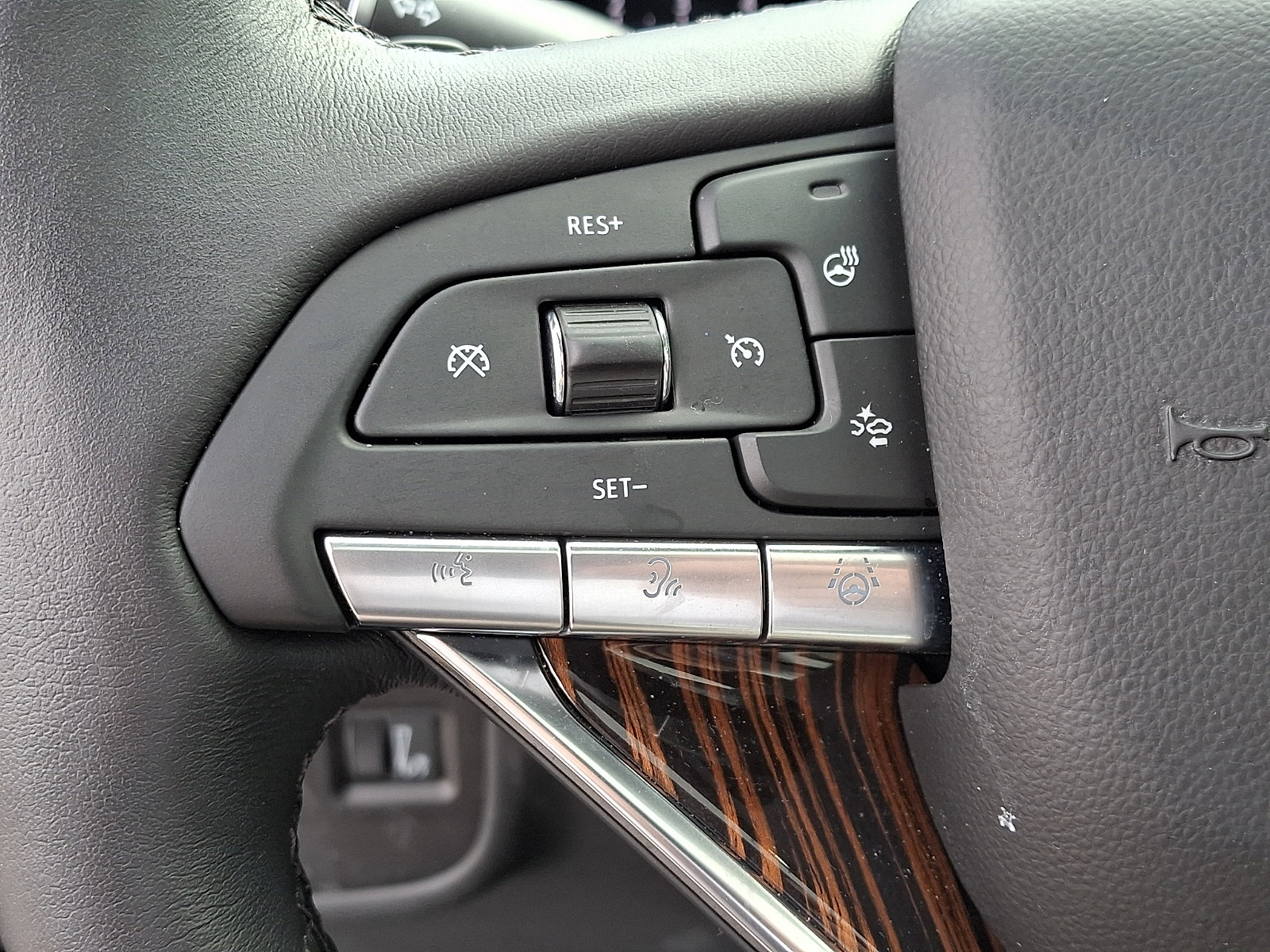 Used 2024 Cadillac Escalade Premium Luxury image 21