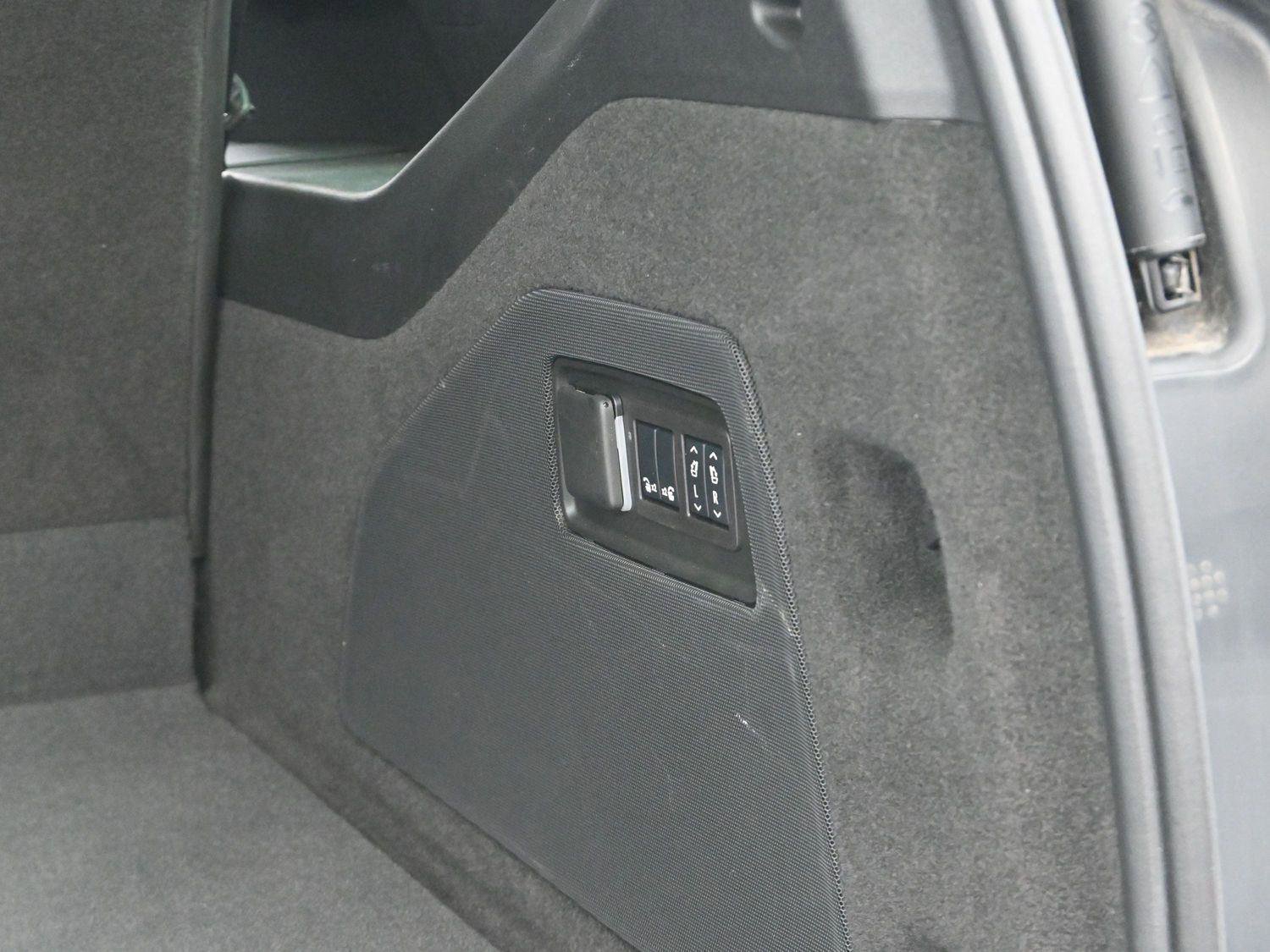 Certified 2024 Cadillac Escalade ESV Premium Luxury Platinum w/ Heavy-Duty Trailer Package image 11