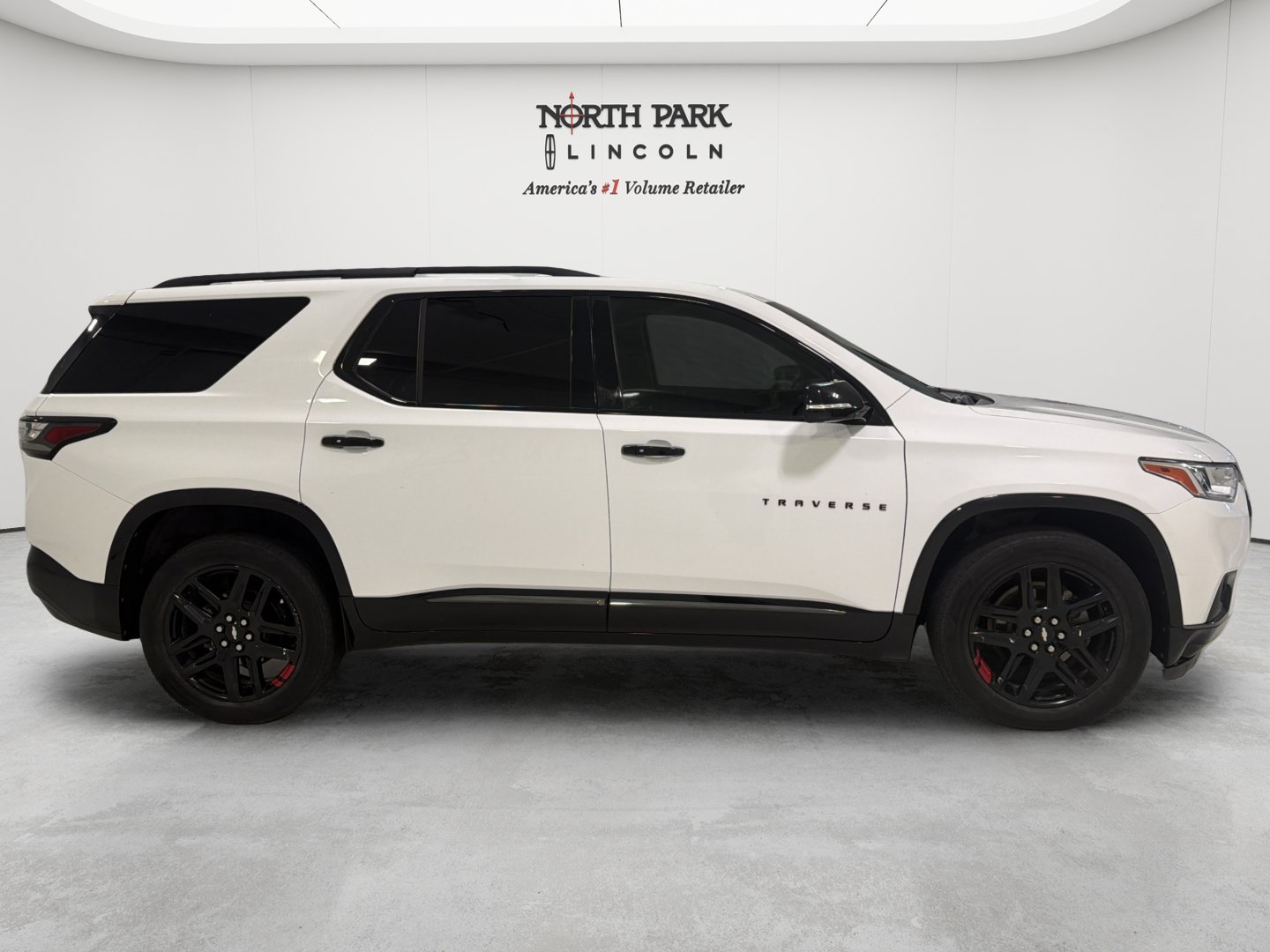 Used 2020 Chevrolet Traverse Premier w/ Redline Edition FWD image 6