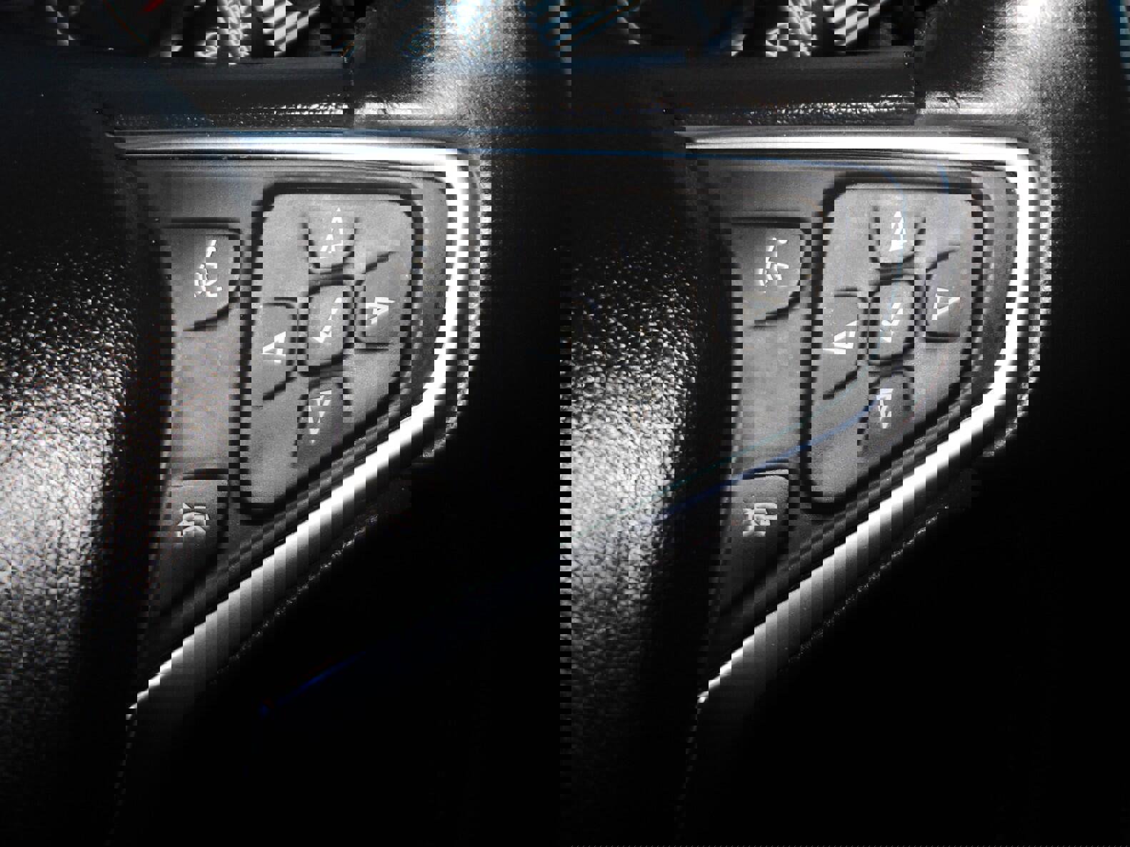 Used 2019 Chevrolet Equinox LT w/ Driver Convenience Package image 16