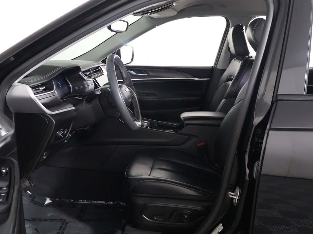Used 2023 Jeep Grand Cherokee Limited AWD/4WD image 25