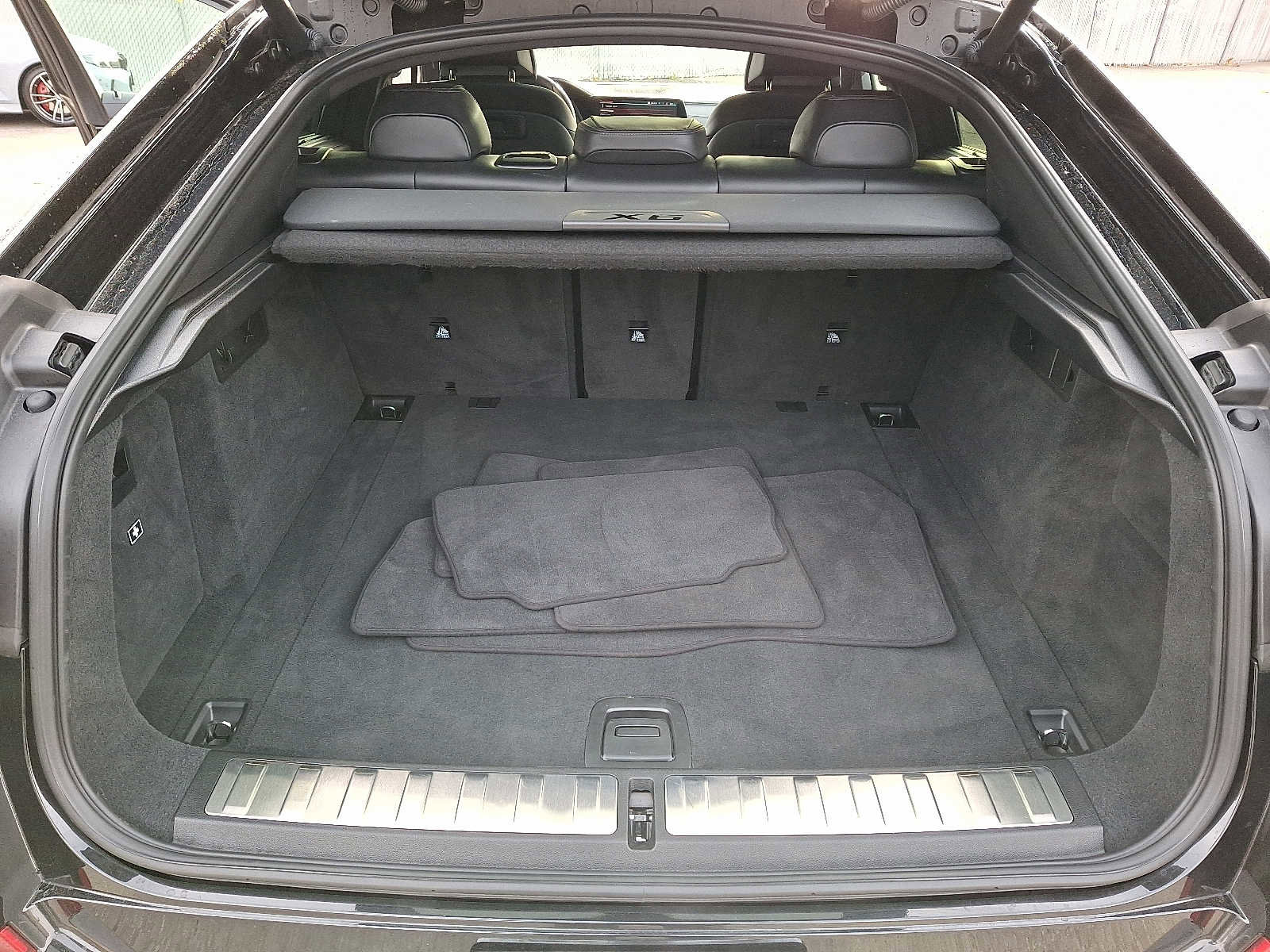 Used 2023 BMW X6 M50i w/ Executive Package image 28