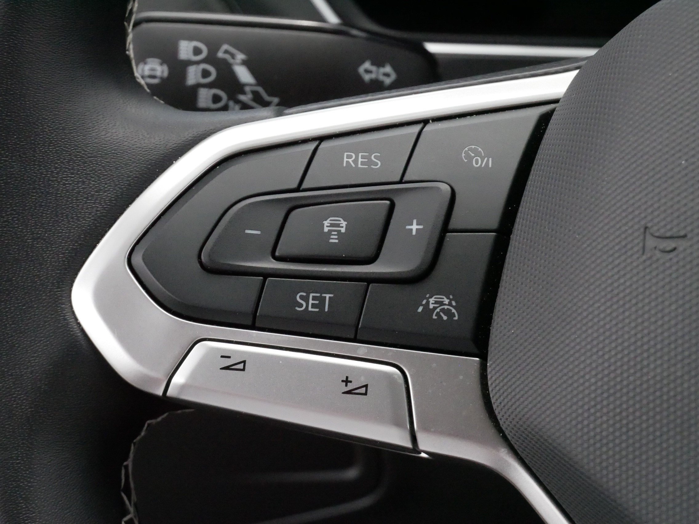 Certified 2024 Volkswagen Tiguan SE AWD/4WD image 27