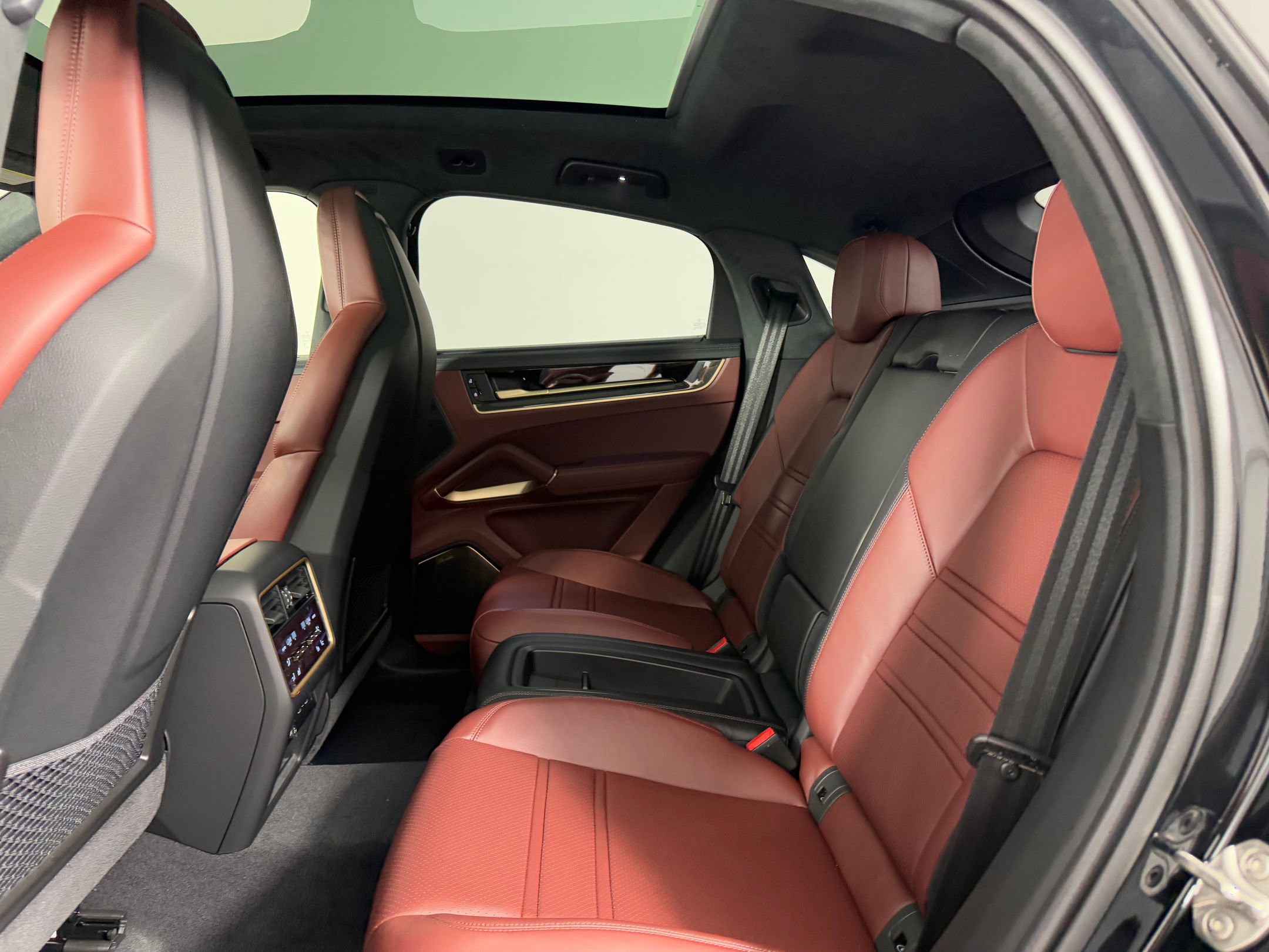 New 2026 Porsche Cayenne Turbo image 18