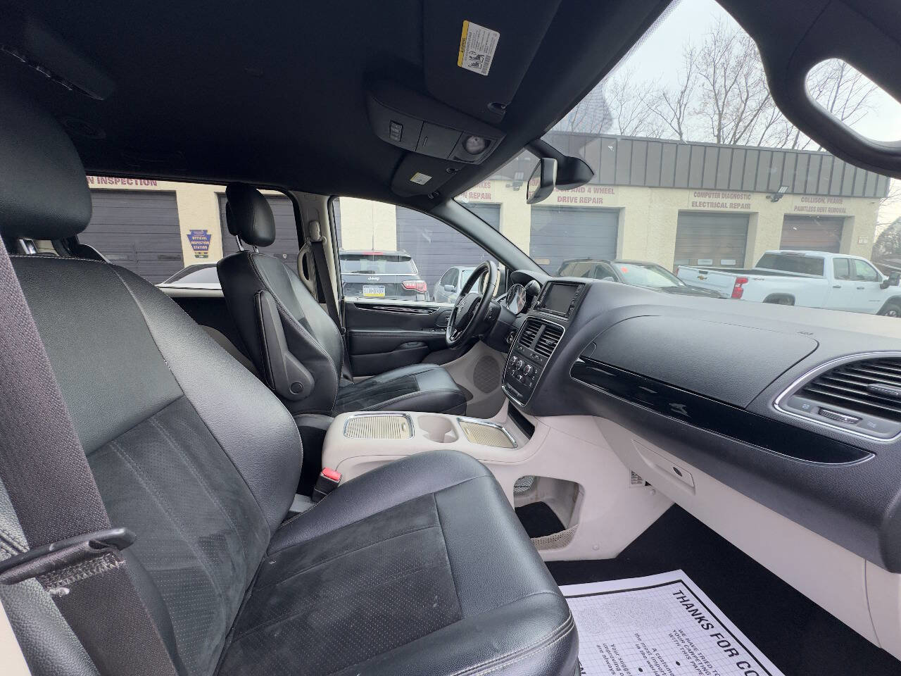 Used 2018 Dodge Grand Caravan SXT image 15