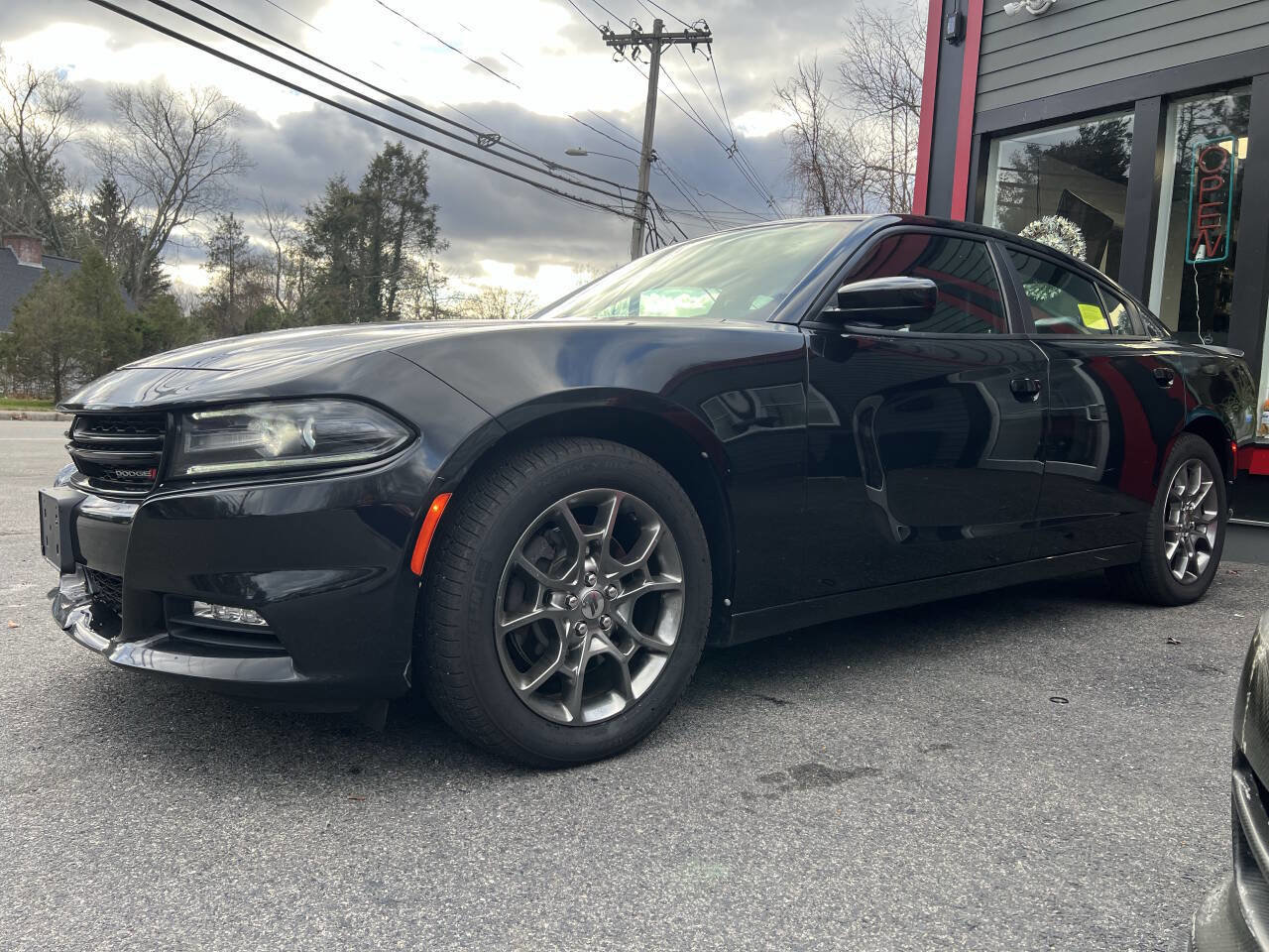 Used 2017 Dodge Charger SXT w/ AWD Plus Group image 3