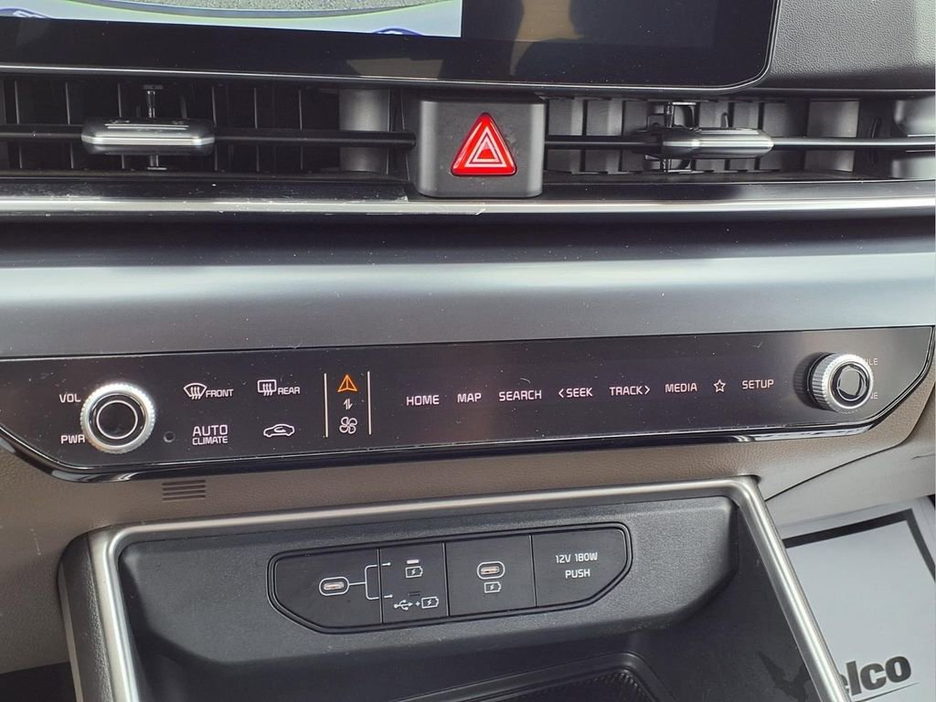 Used 2025 Kia Carnival FWD image 12