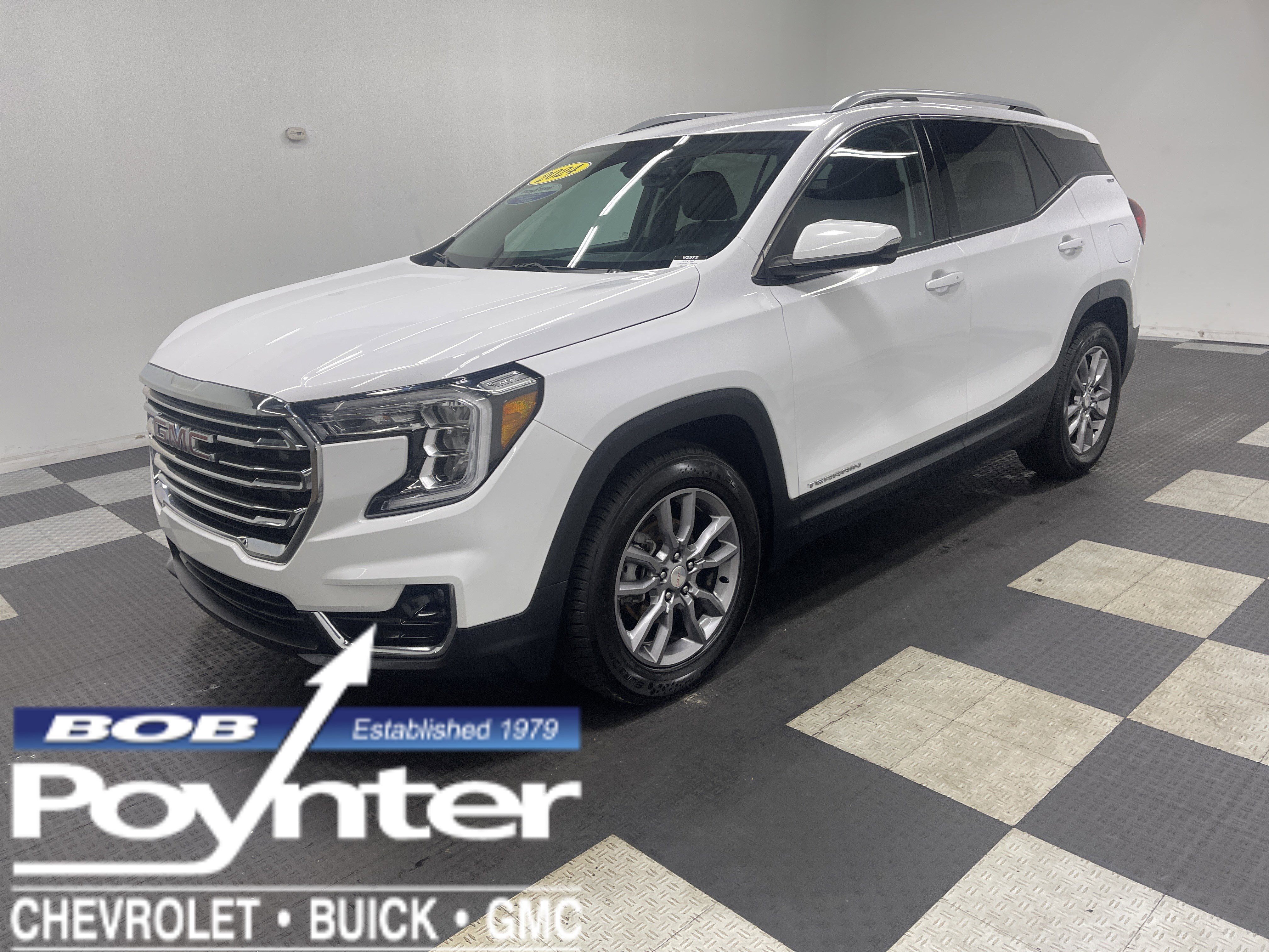 Used 2024 GMC Terrain SLT image 1