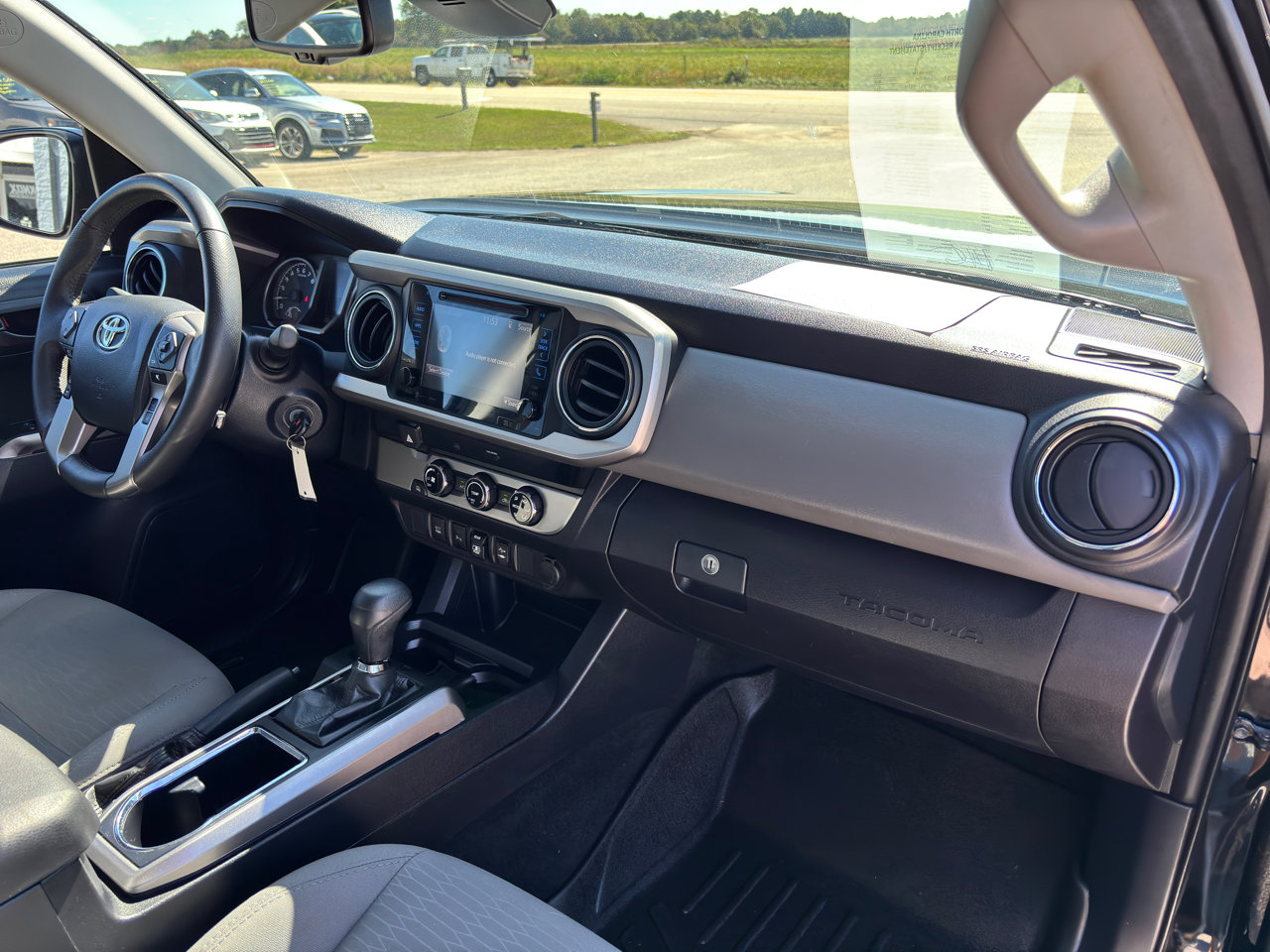 Used 2018 Toyota Tacoma SR5 image 25