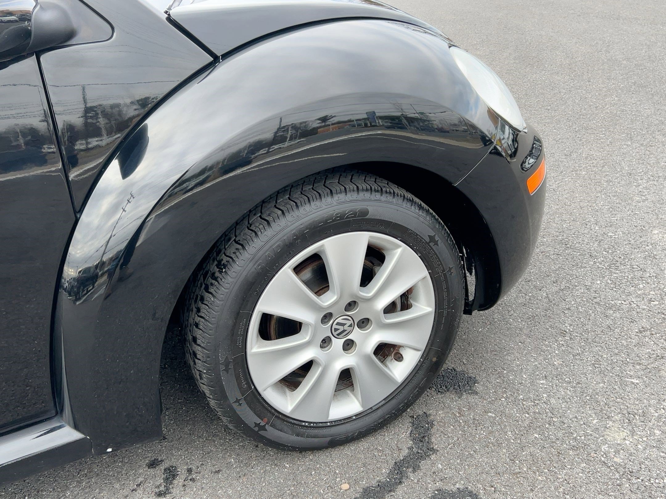 Used 2010 Volkswagen Beetle Coupe image 11