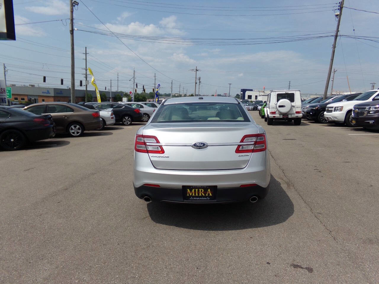 Used 2016 Ford Taurus SE image 4