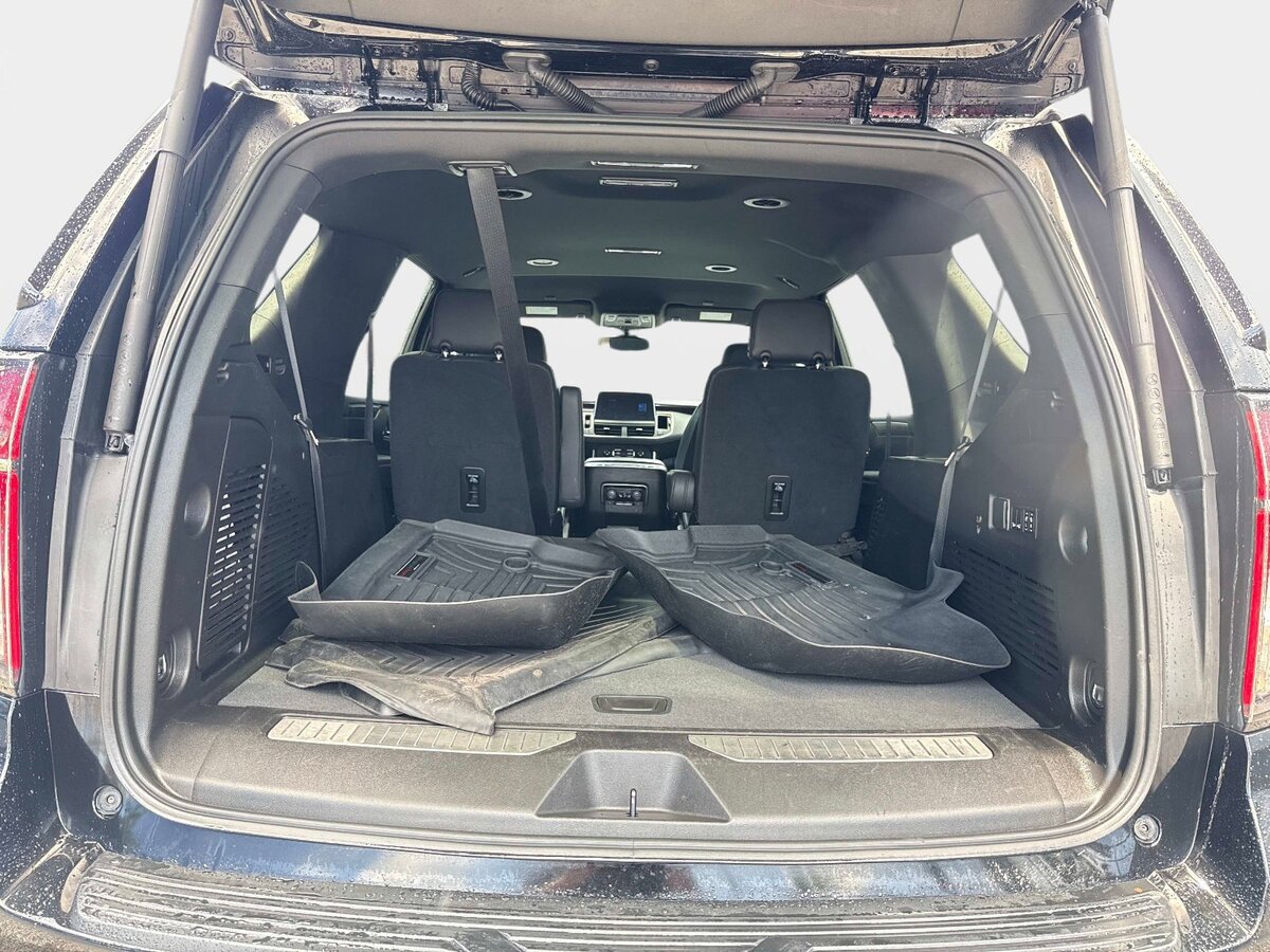 Used 2022 Chevrolet Tahoe Z71 w/ Luxury Package AWD/4WD image 9