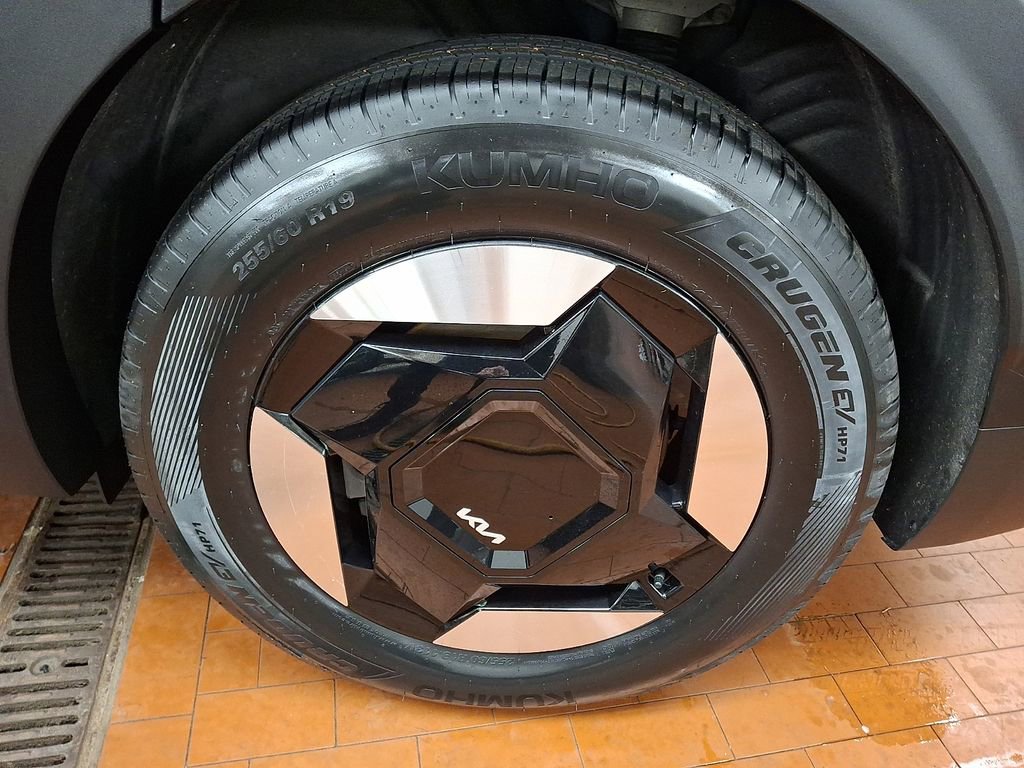 Used 2024 Kia EV9 Wind image 6