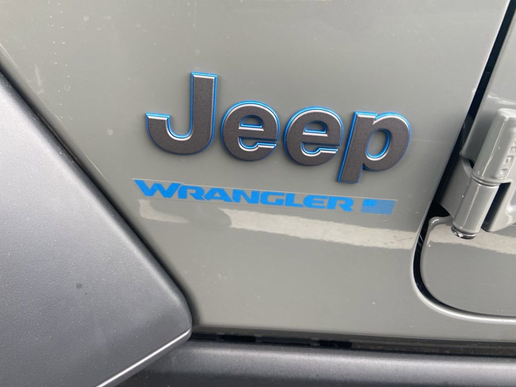 Used 2023 Jeep Wrangler Unlimited w/ Cold Weather Group image 9