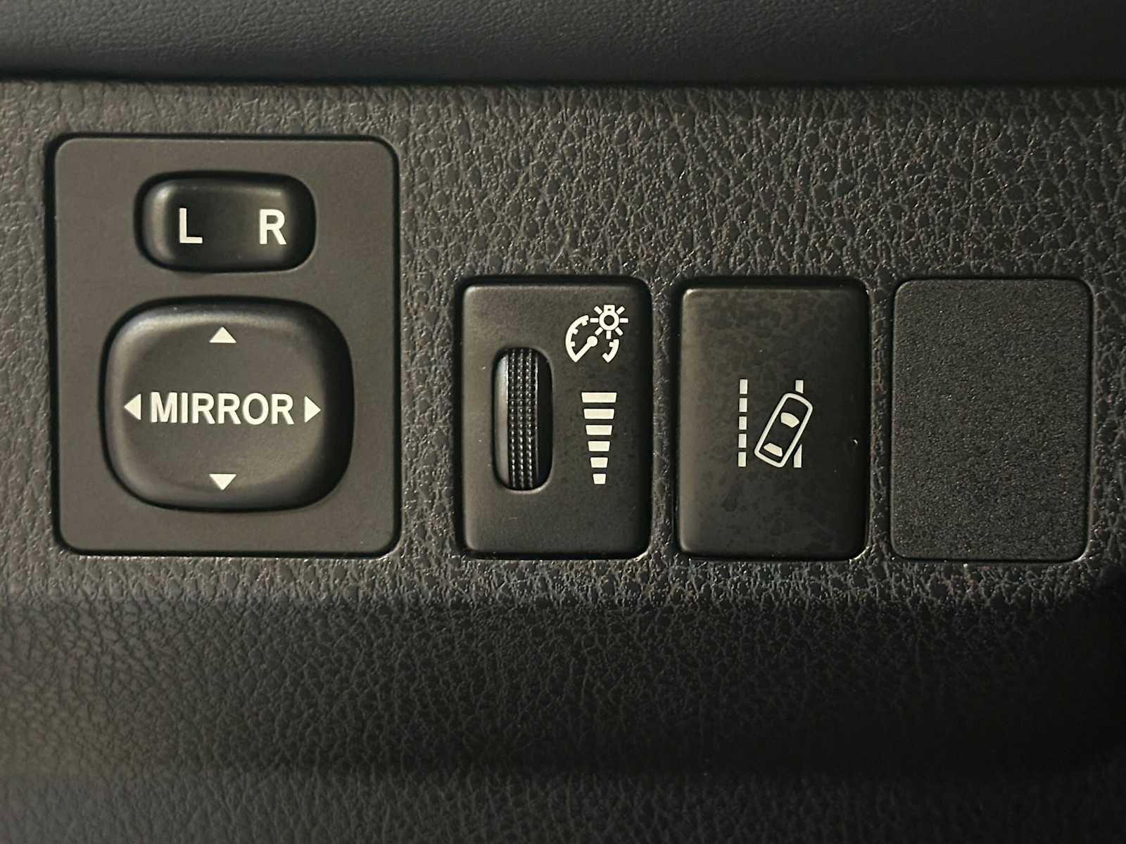 Used 2017 Toyota RAV4 SE w/ Advanced Technology Package image 20