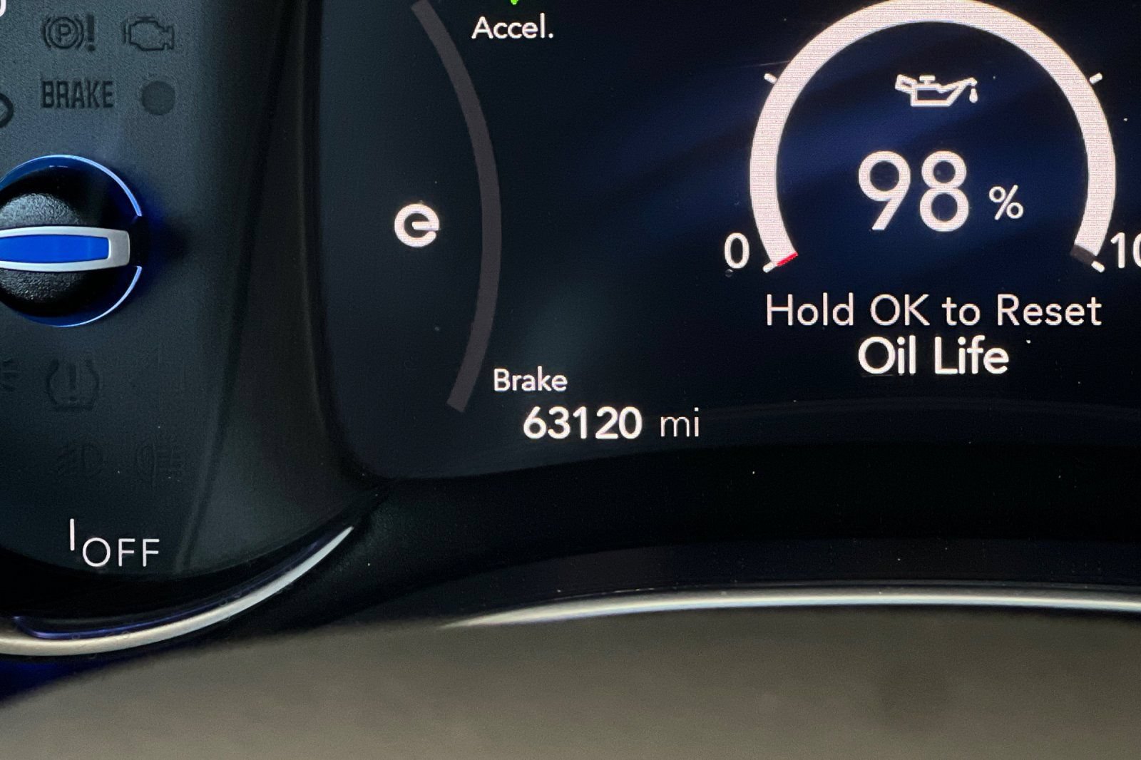 Used 2022 Chrysler Pacifica Limited w/ Uconnect Theater Family Group FWD image 38