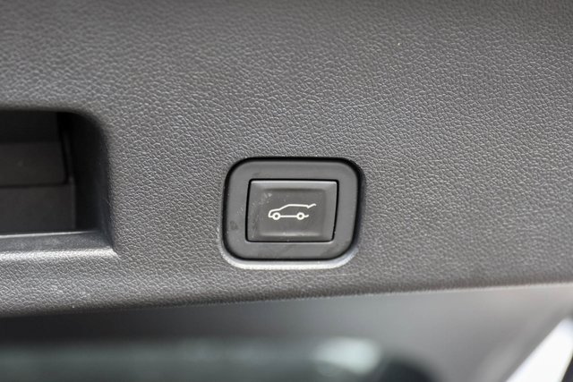 Used 2025 GMC Acadia Elevation image 10