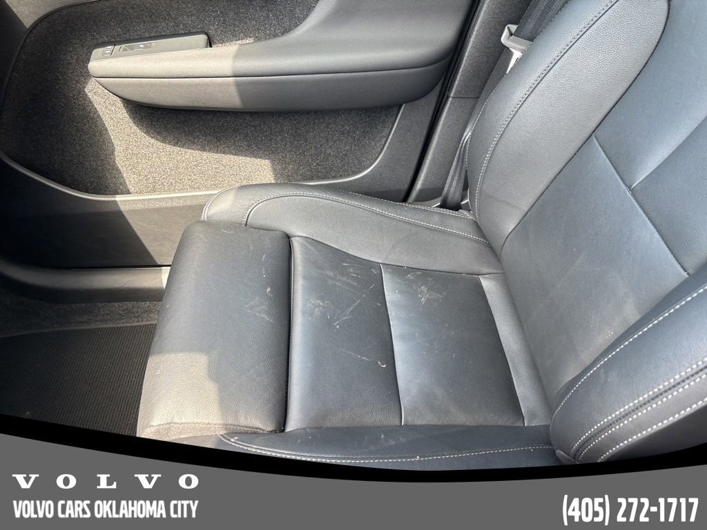 Used 2025 Volvo XC40 B5 Plus image 10