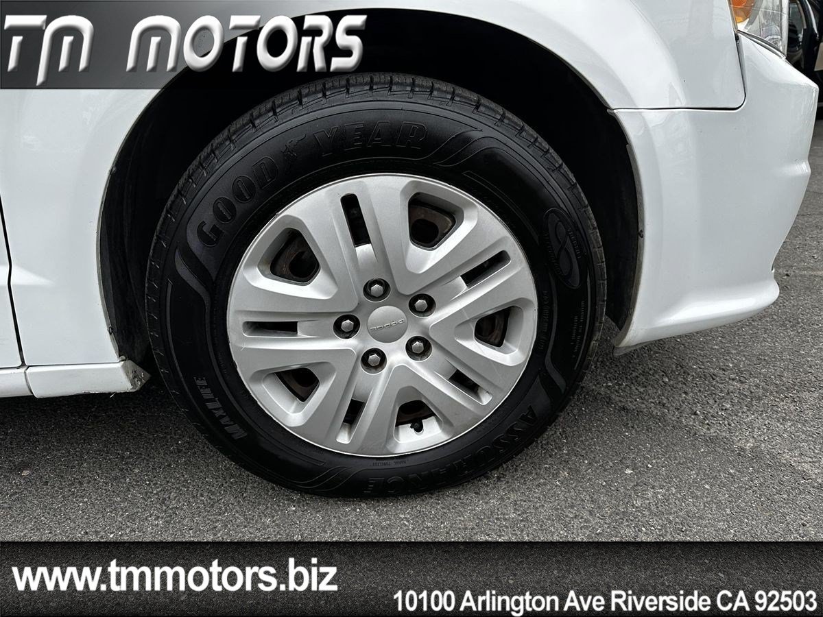 Used 2018 Dodge Grand Caravan SE FWD image 22