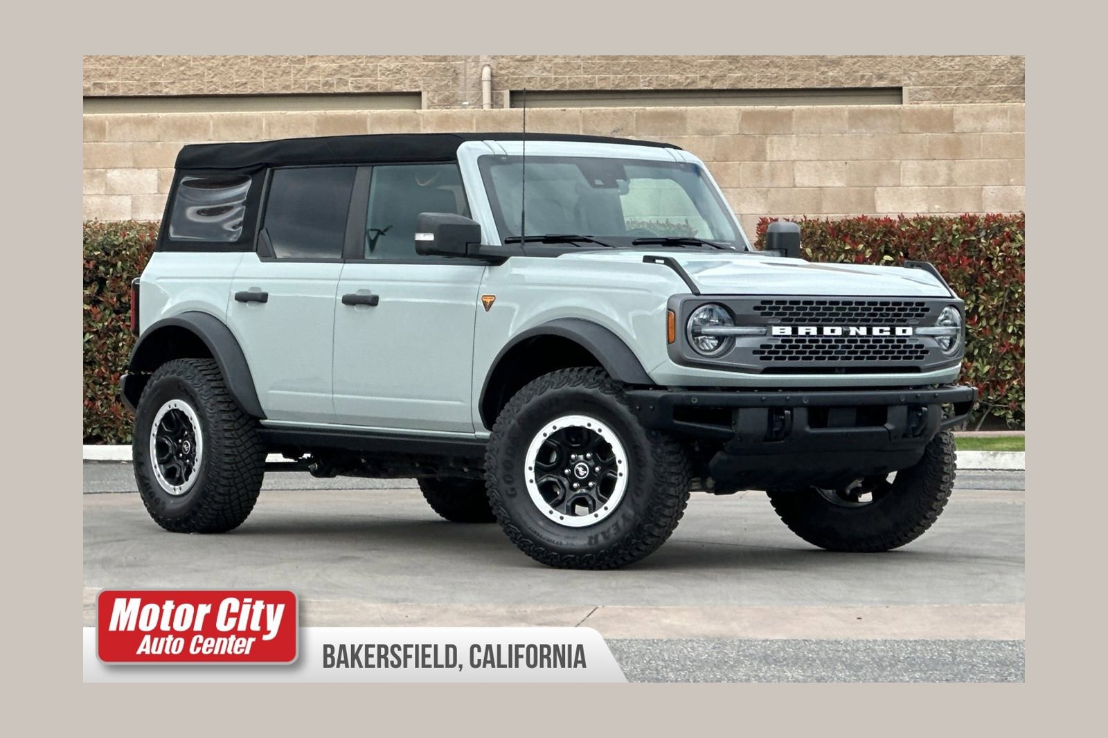 Used 2024 Ford Bronco Badlands image 1
