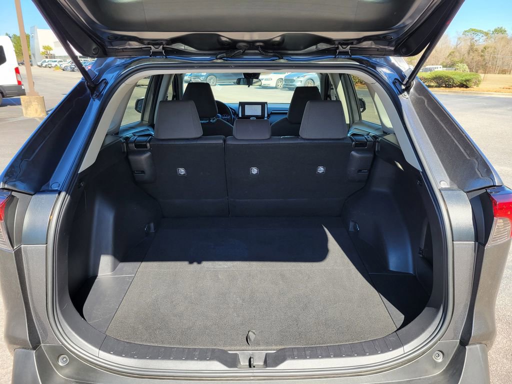 Used 2022 Toyota RAV4 XLE image 13