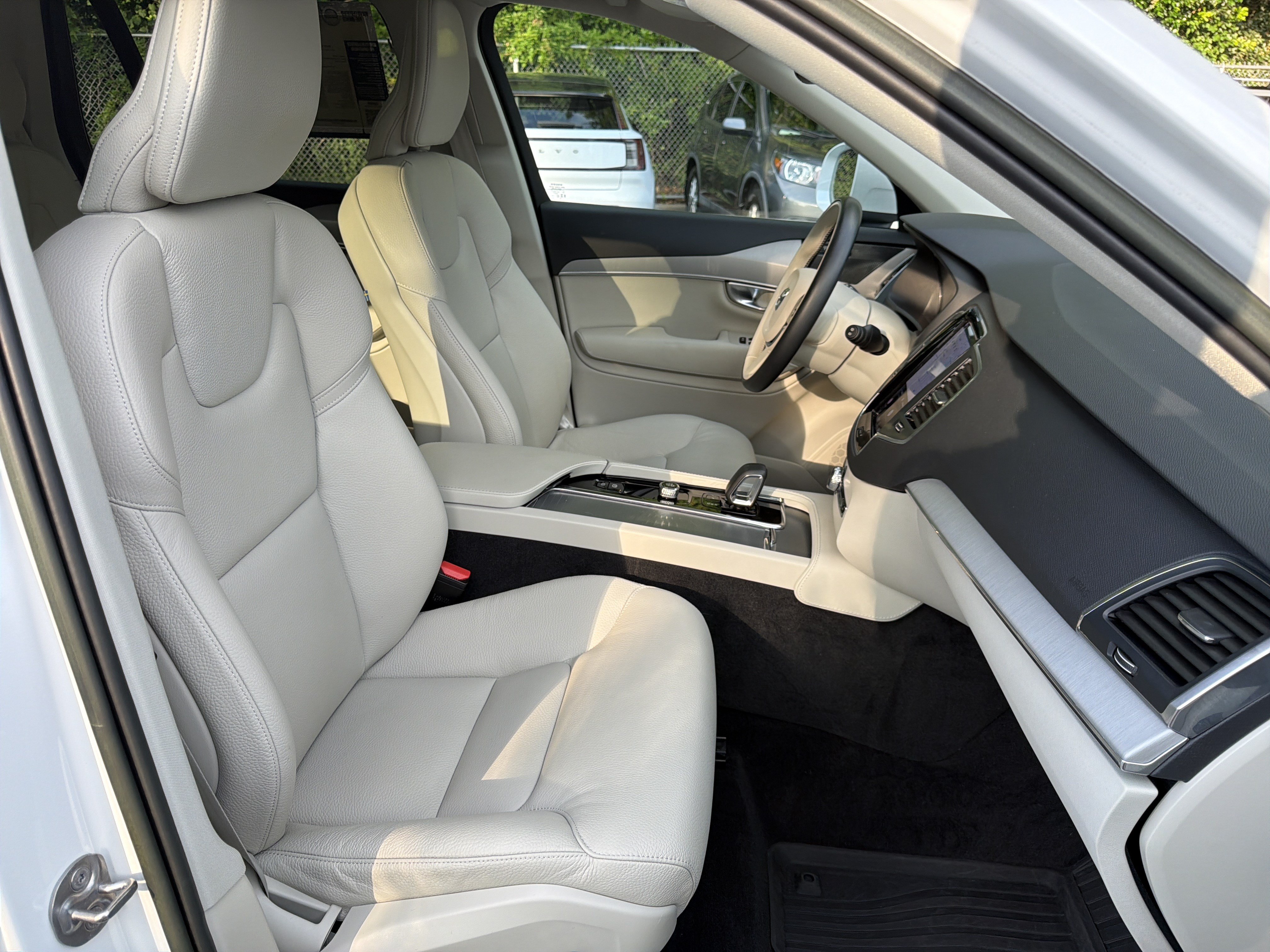 Certified 2023 Volvo XC90 B5 Core w/ Protection Package Premier AWD/4WD image 35