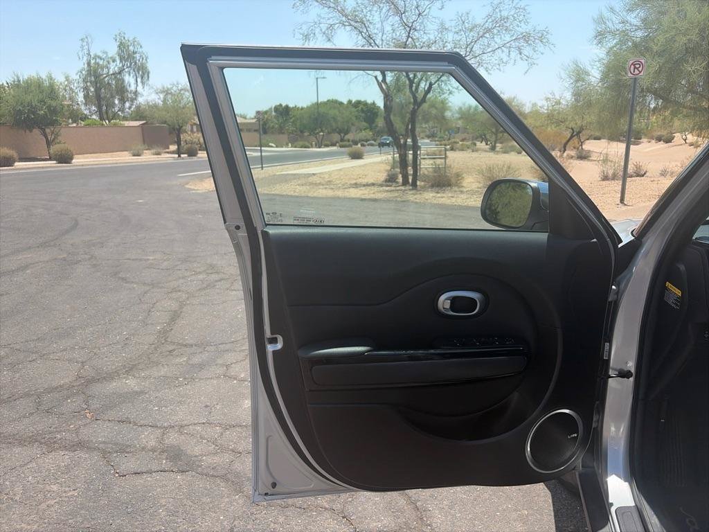 Used 2015 Kia Soul ! w/ Sun & Sound Package FWD image 9