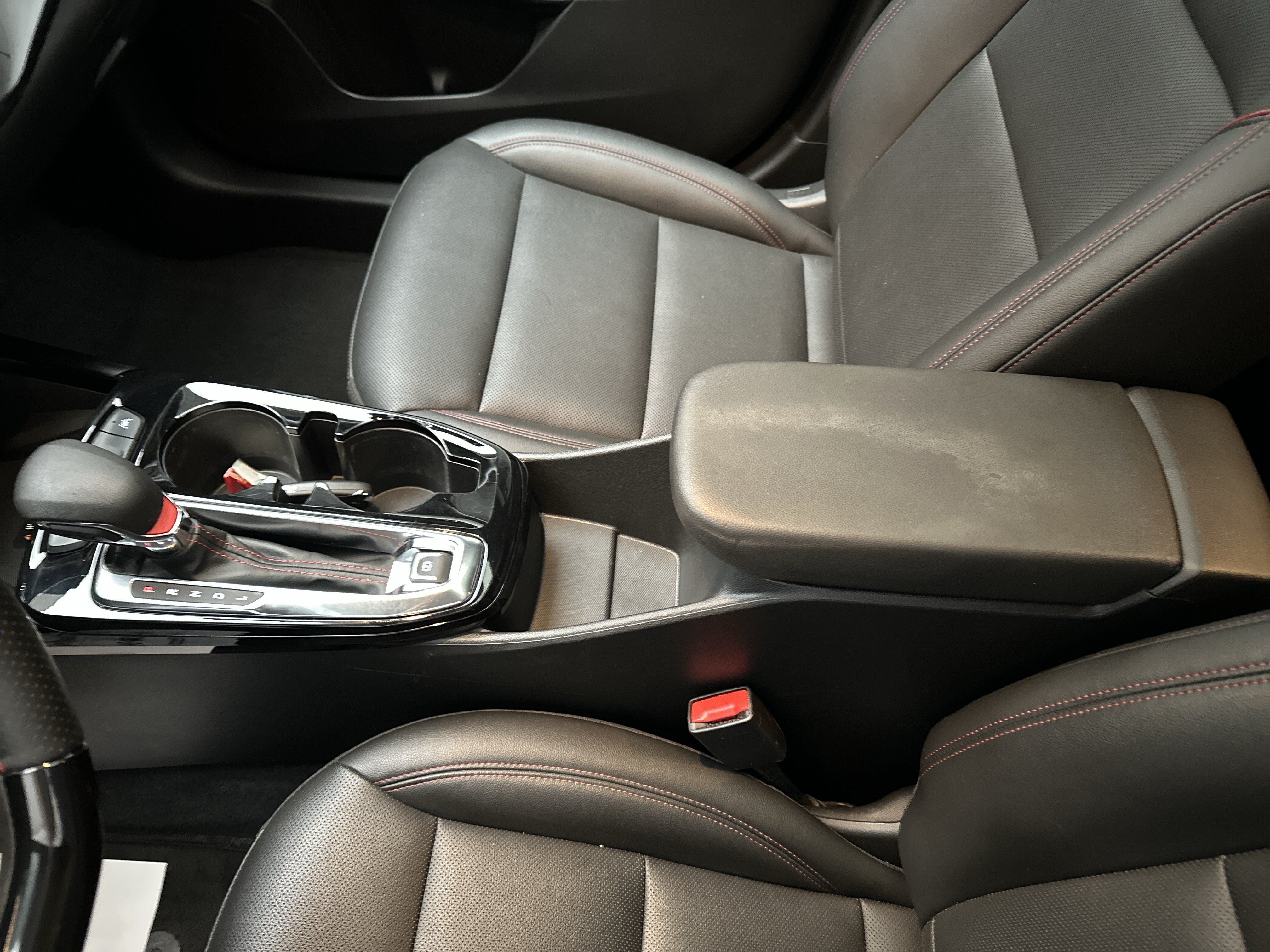 Used 2025 Chevrolet Trax RS w/ Sunroof Package FWD image 37